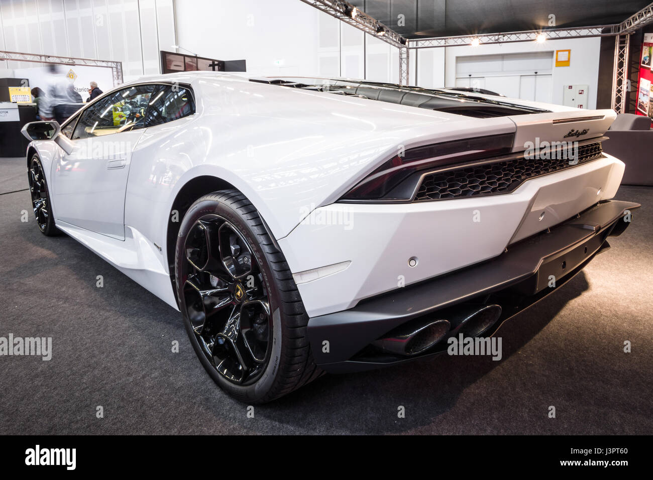 STUTTGART, Deutschland - 3. März 2017: Sportwagen Lamborghini Huracan LP 610-4, 2014. Sicht nach hinten. Europas größte Oldtimer-Messe "RETRO CLASSICS" Stockfoto