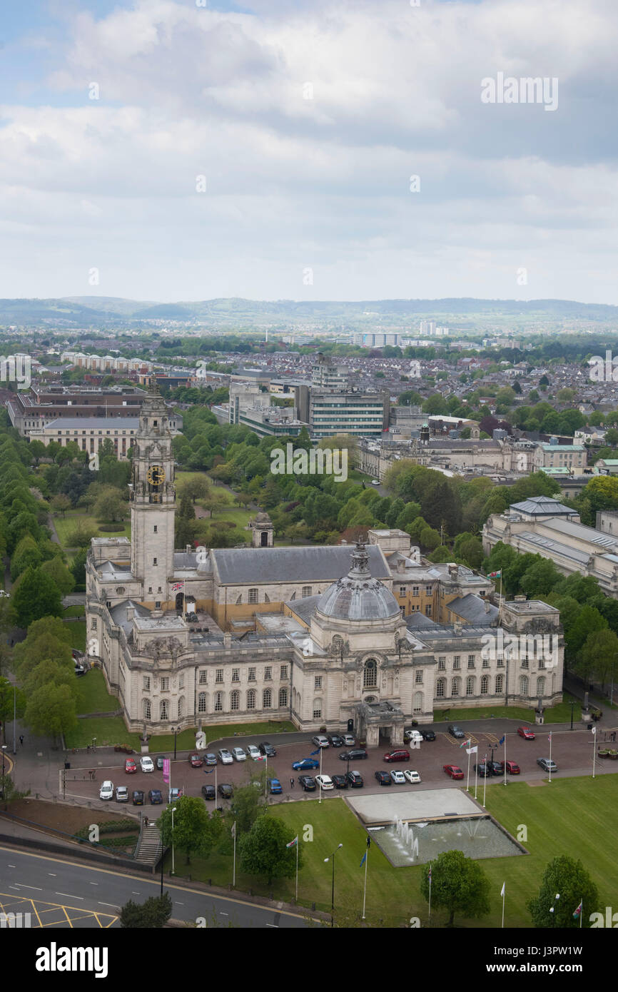 Allgemeine Luftaufnahme der City Hall in Cardiff, Wales, UK. Stockfoto