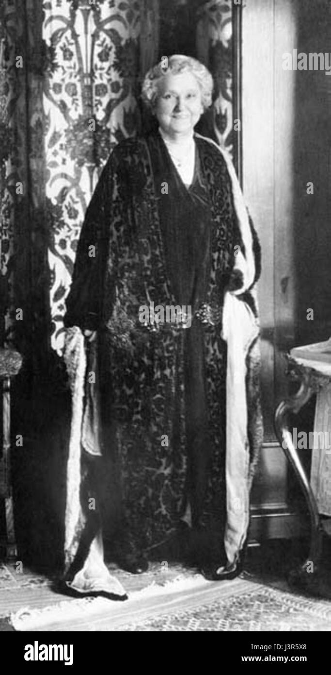 Ein Porträt oder historische Darstellung von Katherine Tingley, die ihre Rolle und ihren Beitrag zur sozialen Reform oder Führung im frühen 20. Jahrhundert darstellt. Stockfoto