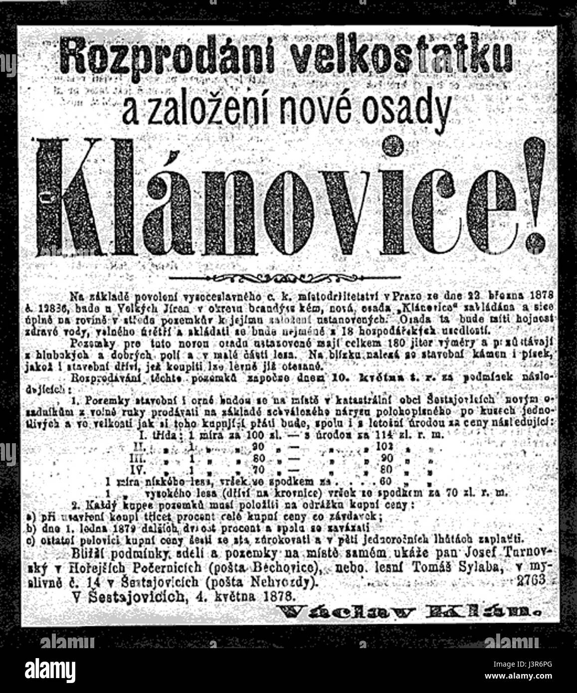 Dies ist eine Werbung für den Bau eines Gebäudes, möglicherweise eines historischen oder bedeutenden Bauwerks. Der Titel ist auf Tschechisch und „stavbe“ bedeutet auf Englisch „Bau“. Stockfoto