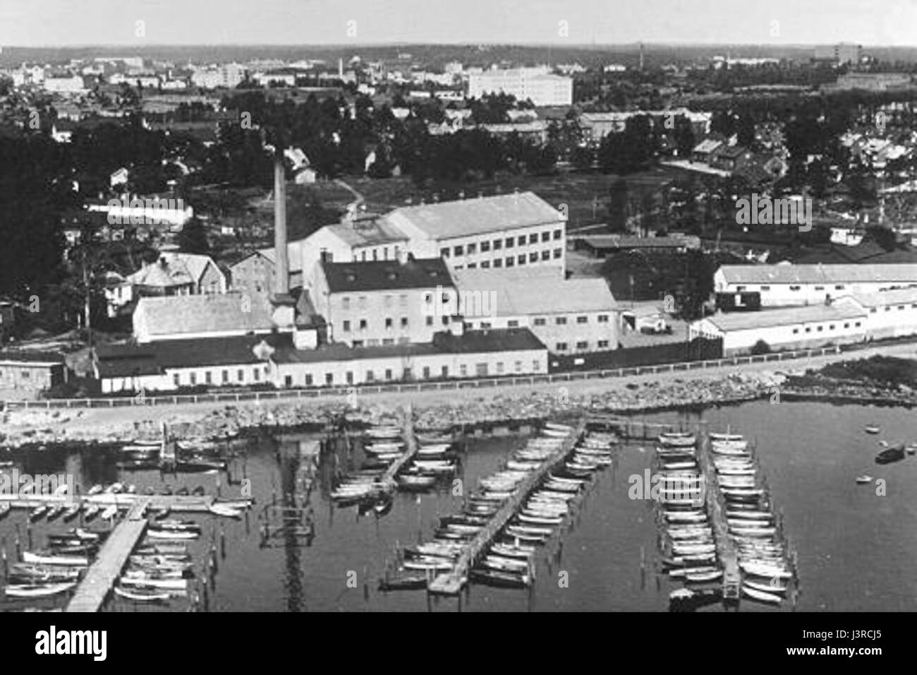 "Industrielles HAVI" bezieht sich wahrscheinlich auf die industrielle Entwicklung eines Ortes namens HAVI, der sich auf den technologischen Fortschritt und die Industrialisierung während des gesamten Zeitraums konzentriert. Stockfoto