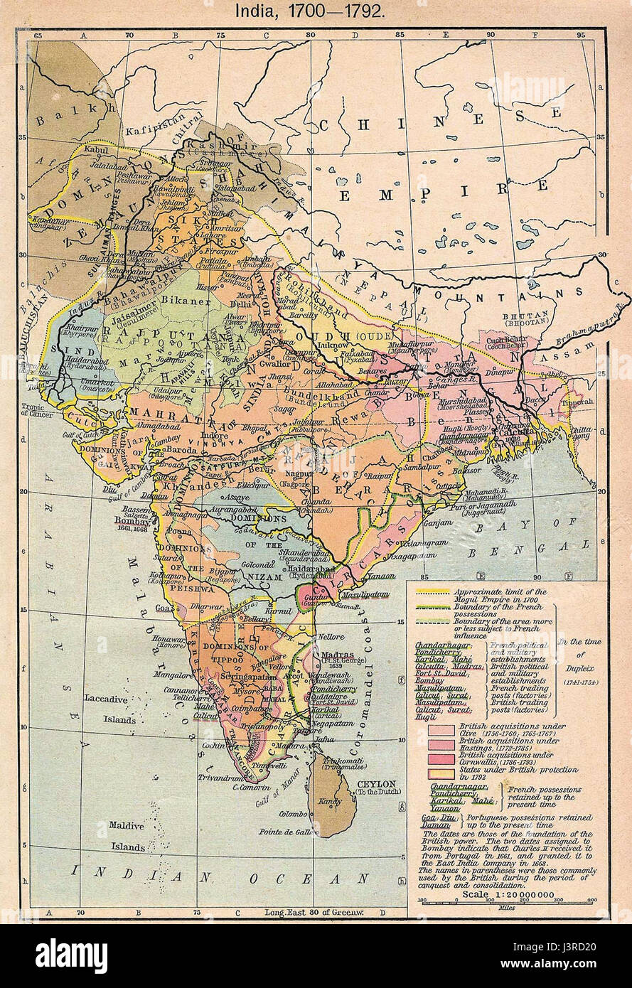 Diese Karte Indiens aus den Jahren 1700 bis 1792 veranschaulicht die politische und geografische Landschaft des Subkontinents während einer Zeit des Mogulrückgangs und des zunehmenden britischen Einflusses. Die Karte gibt Einblicke in die regionalen Königreiche und die koloniale Expansion. Stockfoto