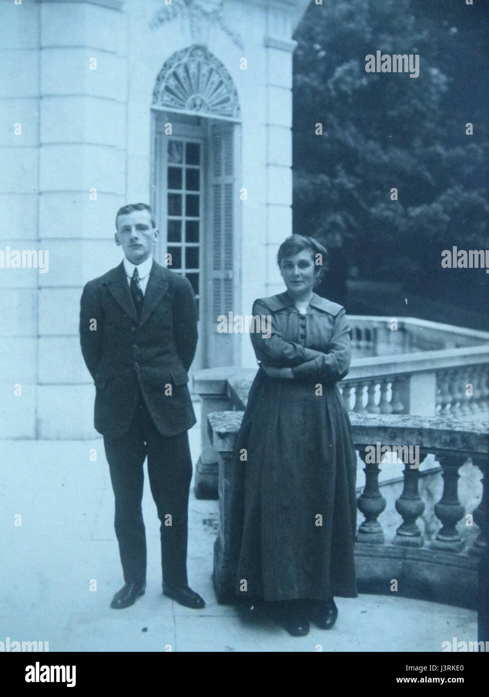 „Jhdfertz“ scheint ein Code oder Name zu sein, der sich auf ein bestimmtes Objekt oder Archiv bezieht. Die genaue Bedeutung oder der genaue Kontext bleiben unklar und erfordern weitere Untersuchungen oder Klärungen. Stockfoto