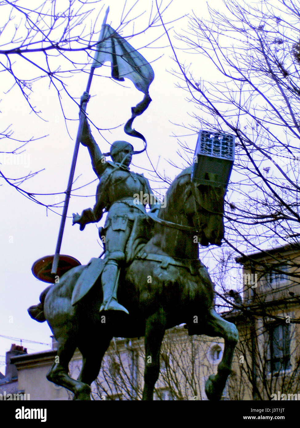 Jeanne d’Arc in Nancy bezieht sich auf eine historische Referenz oder ein Denkmal, das Joan d’Arc in Nancy, Frankreich, gewidmet ist. Joan of Arc ist eine französische Nationalheldin, und ihre Verbindung mit der Stadt könnte sich auf ihr Vermächtnis oder ein Denkmal beziehen, das an ihr Leben und ihre Bedeutung in der französischen Geschichte erinnert. Stockfoto
