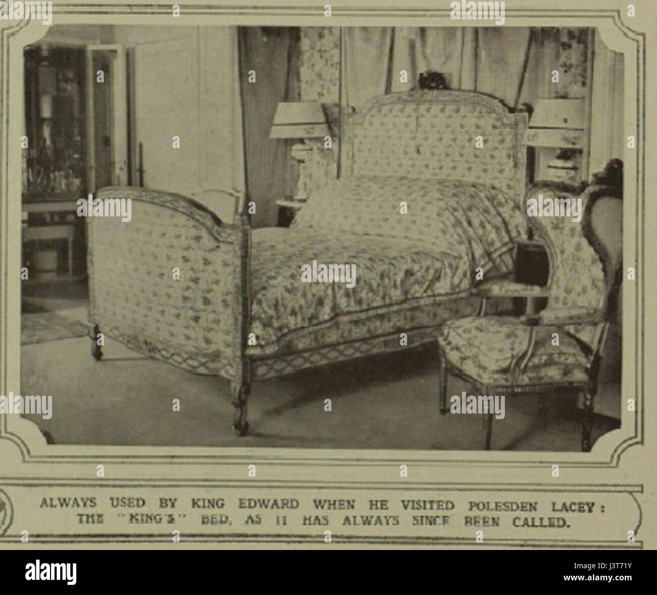 Das King's Bedroom in Polesden Lacey, ein historisches Haus in Surrey, England, wurde von König George VI. Und Königin Elizabeth während ihrer Besuche genutzt und zeigte königliche Unterkünfte aus dem frühen 20. Jahrhundert. Stockfoto