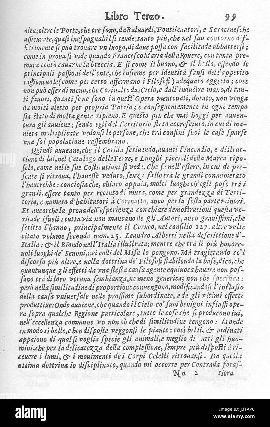 Ein italienischer historischer Text mit dem Titel „Istorie dello Stato di Urbino“, der sich auf das dritte Buch der Geschichte von Urbino, einer Stadt in Mittelitalien, konzentriert. Die Arbeit befasst sich mit bedeutenden Ereignissen in der politischen und kulturellen Geschichte der Region. Stockfoto