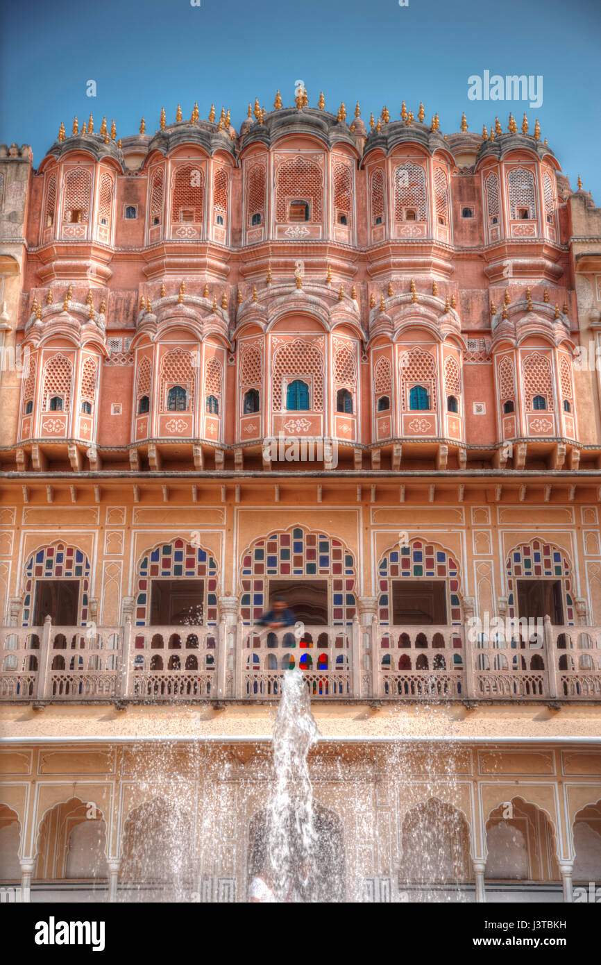 Hawa Mahal ist ein Harem in der Schlossanlage von Jaipur Maharaja, gebaut aus rosa Sandstein in