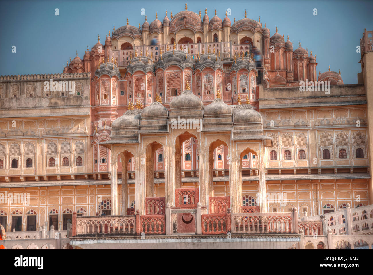 Hawa Mahal ist ein Harem in der Schlossanlage von Jaipur Maharaja, gebaut aus rosa Sandstein in