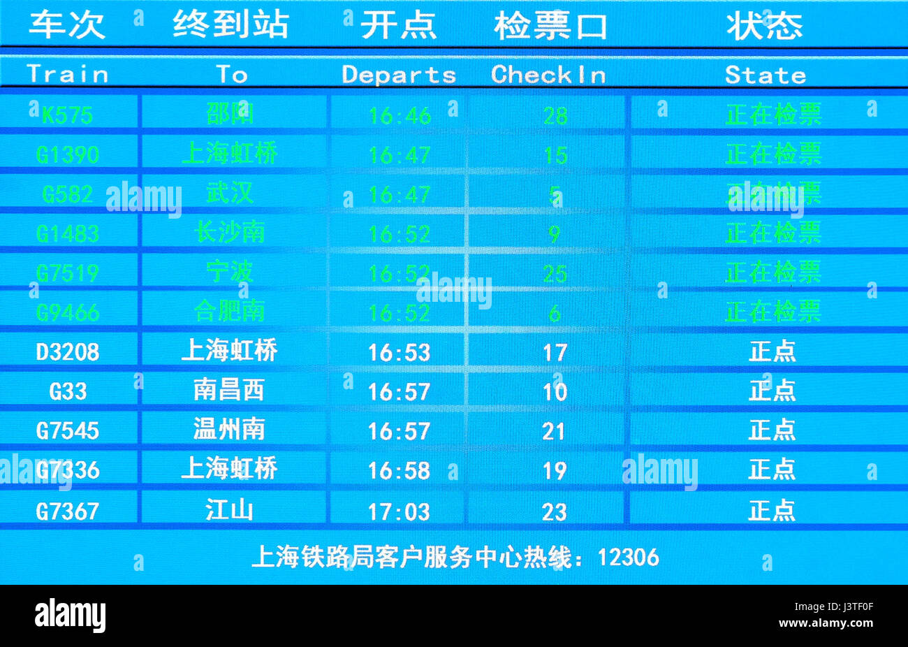 Zeitplan Board, Hangzhou Ostbahnhof ist eines der größten Eisenbahnknoten in Asien, in Hangzhou, China, 21 Februar 201 Stockfoto