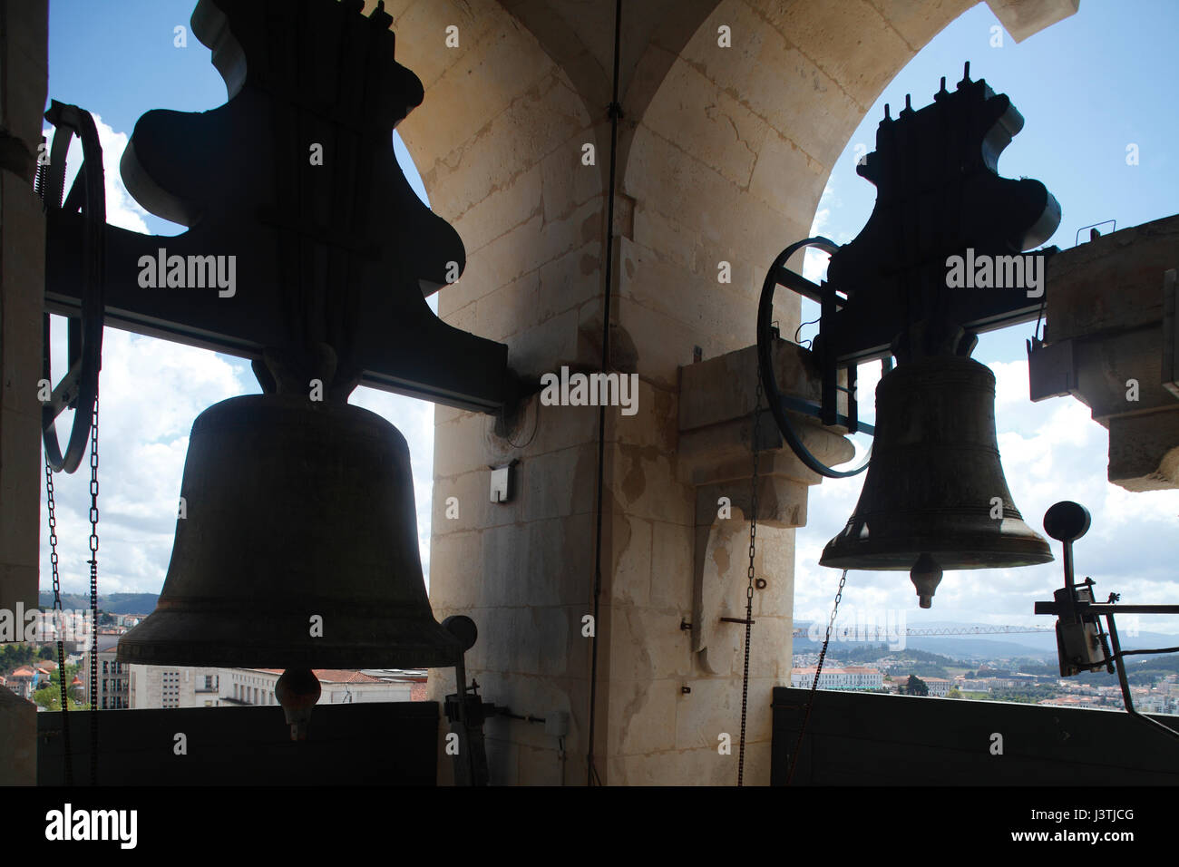Uhren im Glockenturm der Universität von Coimbra, Coimbra, Portugal, Europa  I Glocken Im Glockenturm der Universität, Coimbra, Beira Litoral, Regio Cen  Stockfotografie - Alamy