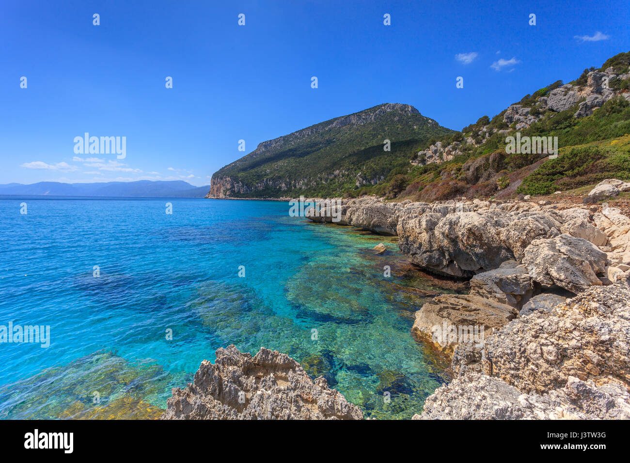 Küste in der Nähe von Cala Cala Gonone (Cala Cartoe) Stockfoto