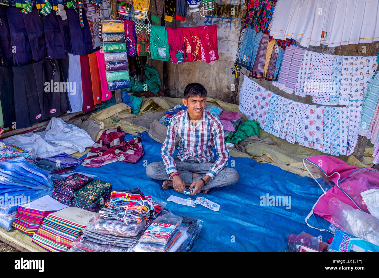 Textil Verkäufer, Bijapur, Chhattisgarh, Indien Stockfoto