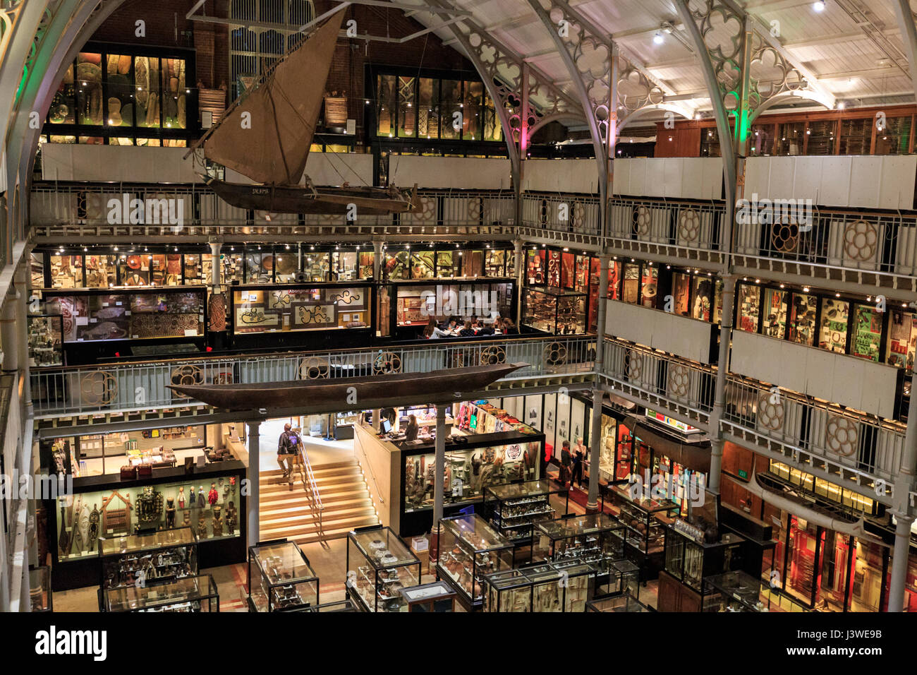 Innere des Pitt Rivers Museum, University of Oxford, England Stockfoto