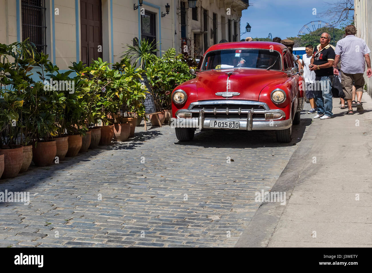 Alte amerikanische Oldtimer auf den Straßen von Alt-Havanna Stockfoto