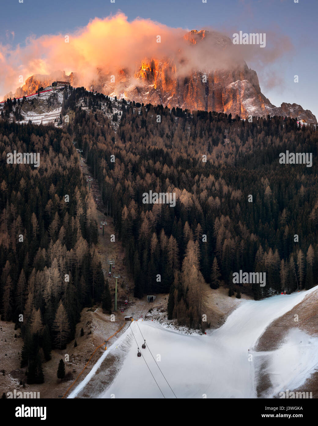 Wolkenstein in Gröden am Morgen, Val Gardena, Dolomiten, Italien Stockfoto