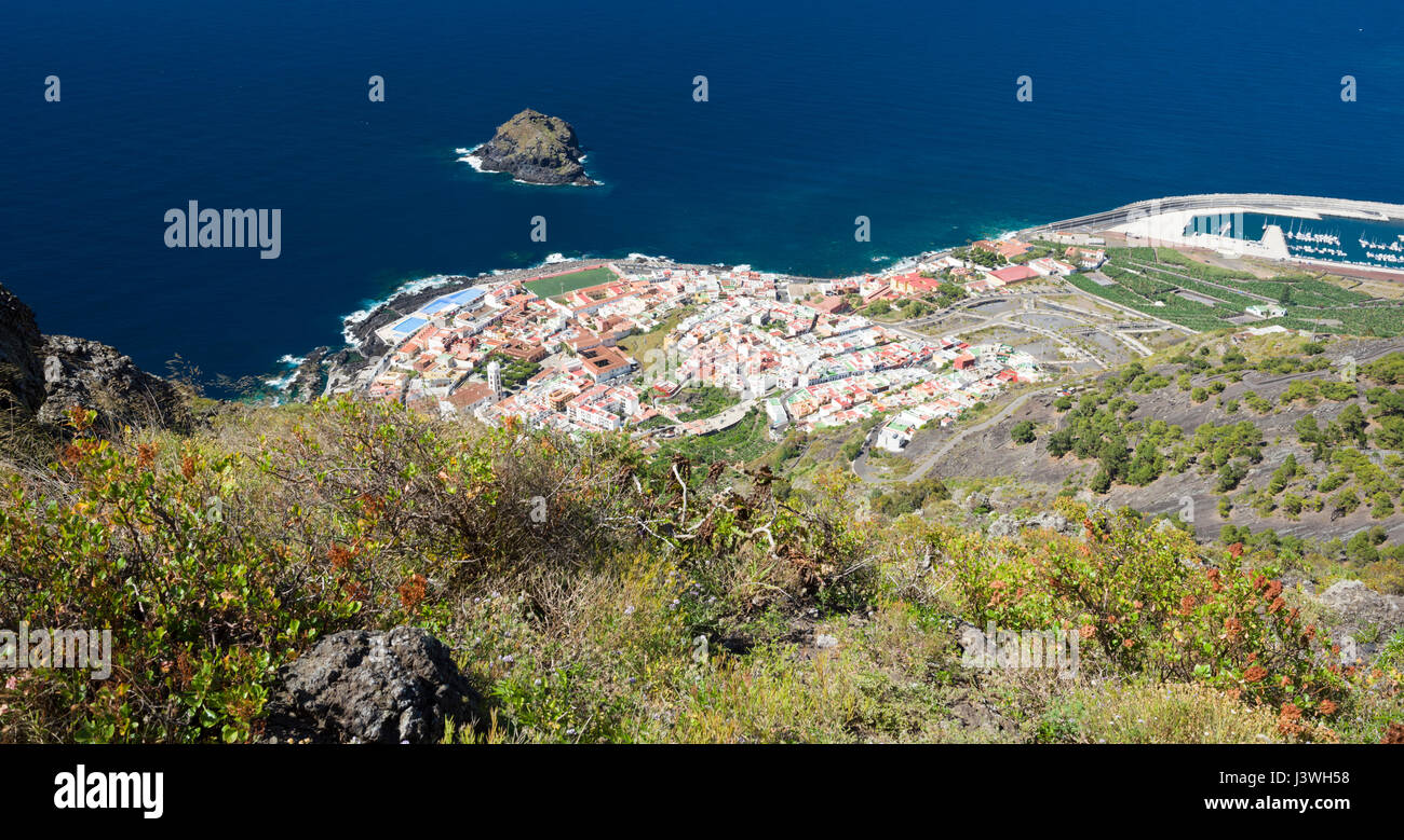 Der Hafen von Garachico von Mirador El Lagorito, El Tanque, Teneriffa, mit dem Lavastrom, der die Stadt 1706 zerstörte, rechts im Bild Stockfoto