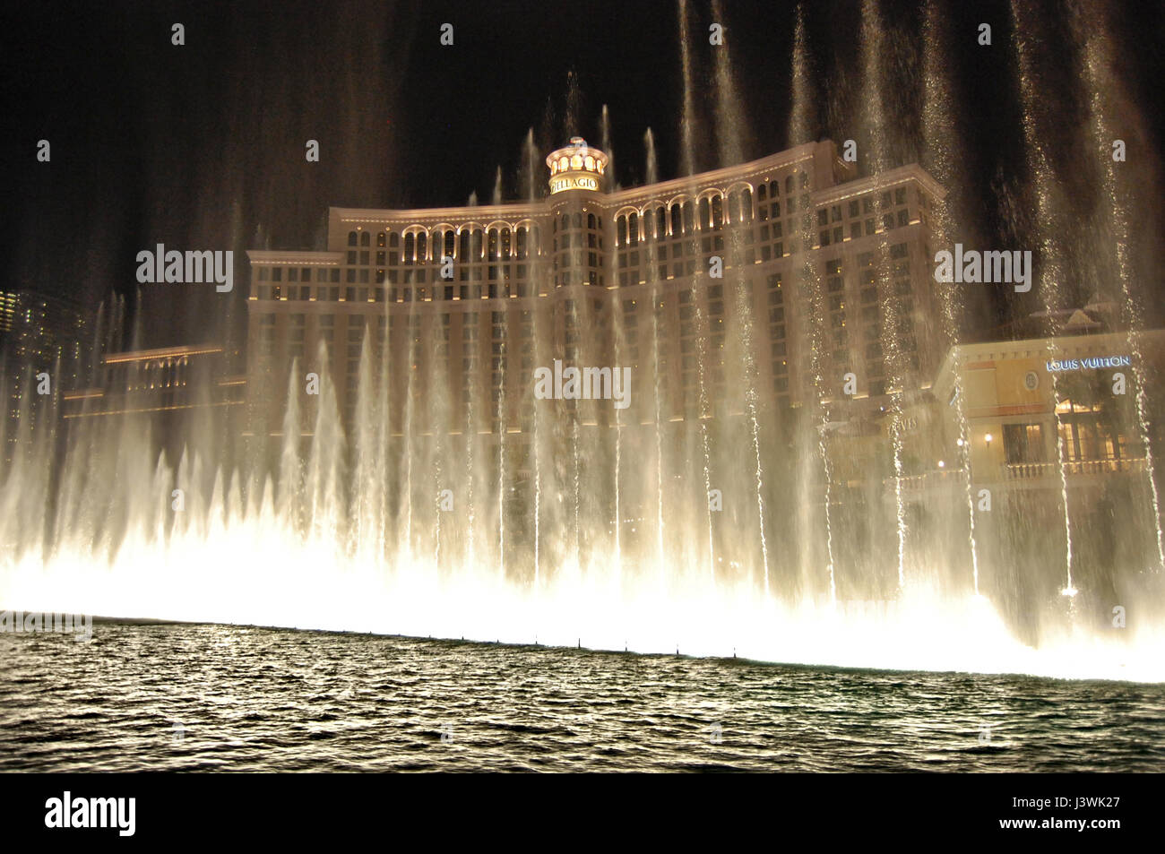 Wasser und Licht Farbe des Bellagio Casino. Aufnahme in der Nacht in Las Vegas, Nevada. August 2013. Stockfoto