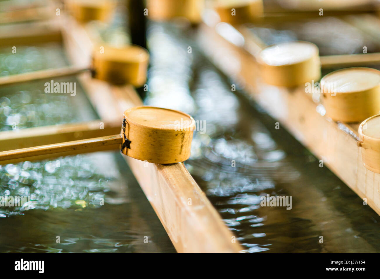 Chozuya rituelles Becken von einem Shinto-Schrein Stockfoto