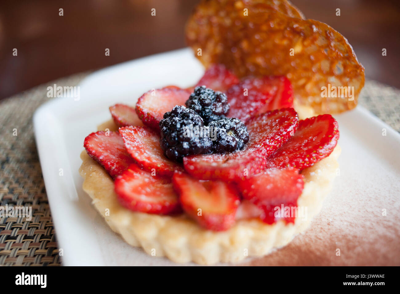 USA Lebensmittel Dessert-Torte mit Brombeeren und Erdbeeren am Wegpunkt Meeresfrüchte und Grill Williamsburg VA Virginia Stockfoto