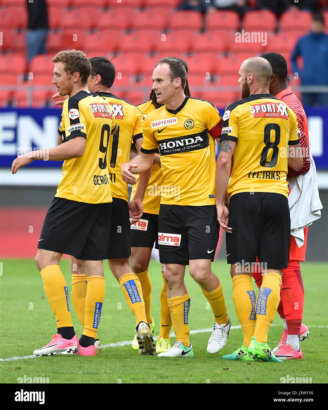 Sion 07 05 2017 Fussball Fc Sion Fc Young Boys Yb Team Sehr Zufrieden Nach Dem Spiel Foto Cronos Frederic Dubuis Stockfotografie Alamy