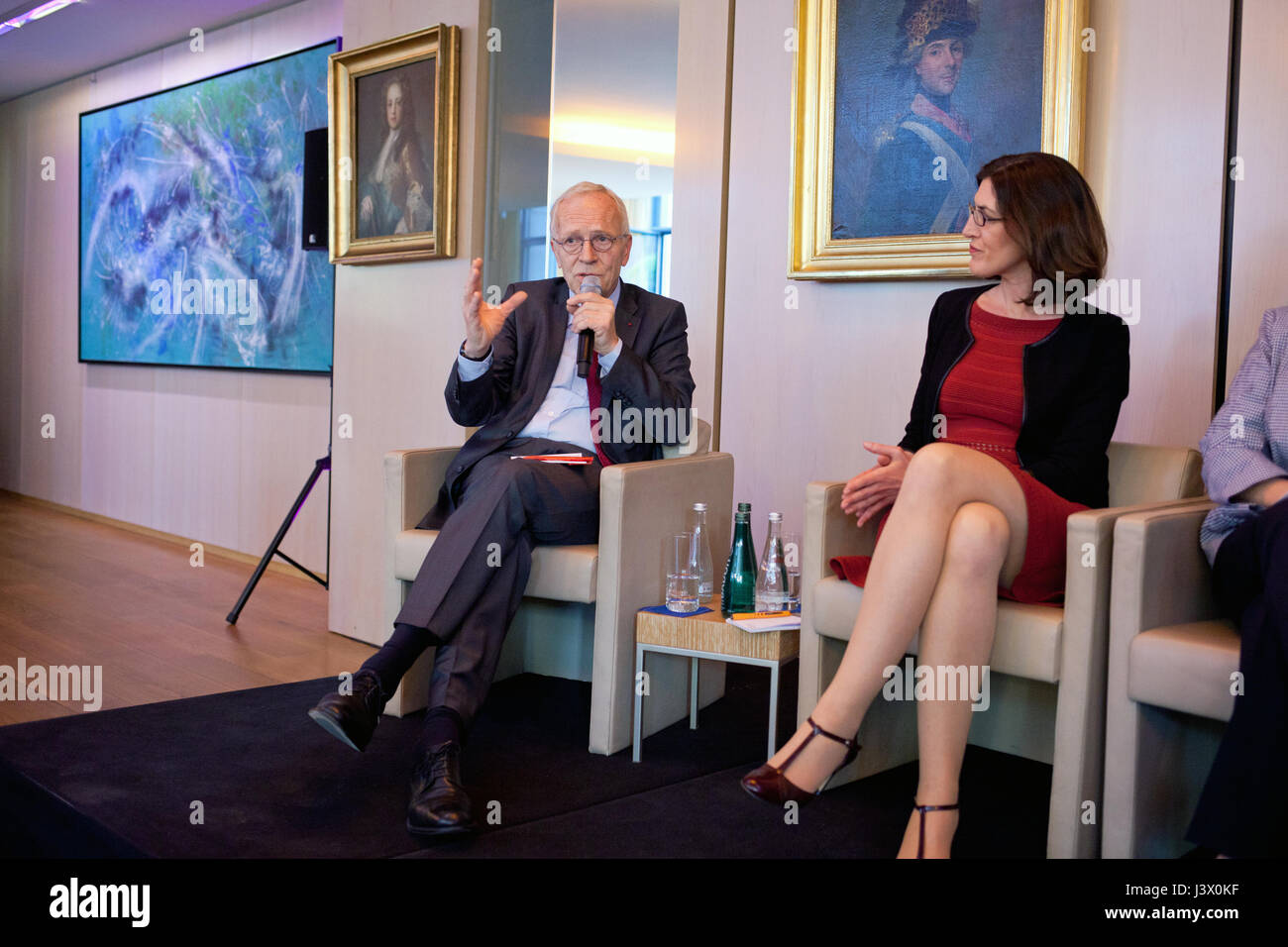 Berlin, Deutschland. 7. Mai 2017. Simon Becker / Le Pictorium - Wahl-Veranstaltung in der französischen Botschaft in Berlin - 05.07.2017 - Deutschland / Berlin / Berlin - Diskussion und Feier der französischen Präsidentschaftswahlen. Bildnachweis: LE PICTORIUM/Alamy Live-Nachrichten Stockfoto