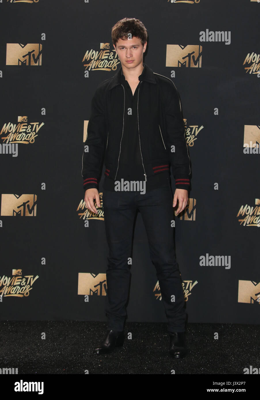 Los Angeles, Ca, USA. 7. Mai 2017. Ansel Elgort auf 2017 MTV Film und TV Awards - Presse-Lounge im Shrine Auditorium In Kalifornien am 7. Mai 2017. Bildnachweis: Fs/Medien Punch/Alamy Live-Nachrichten Stockfoto