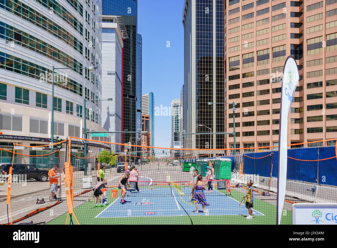 Denver, Colorado, USA. 8. Mai 2017. Tennisplatz am berühmten Cinco De Mayo Festival am 8. Mai 2017 in Denver, Colorado Credit: Chon Kit Leong/Alamy Live News Stockfoto