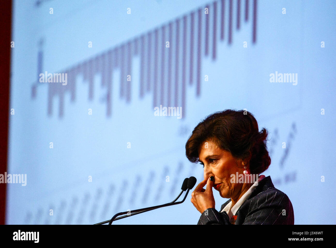 SÃO PAULO, SP - 08.05.2017: PRESIDENTE DO BNDES PALESTRA NO LIDE - der Präsident des National Economic and Social Development Bank (BNDES), Maria Silvia Bastos, ist am Montag (08) für die Mittagessen-Debatte der LIDE (Unternehmer), eingeladen zum Thema "Depmentment als Faktor der Generation von Wirtschaft und Beschäftigung." Oto: Al: Aloisio Mauricio/Fotoarena) Stockfoto