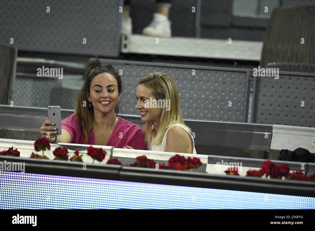 Madrid, Spanien. 8. Mai 2017. Schauspielerin Kira Miro beim Spiel am Montag, 8. Mai 2017 Mutua Madrid Open in Madrid. Bildnachweis: Gtres Información Más lokalen auf line,S.L./Alamy Live News Stockfoto