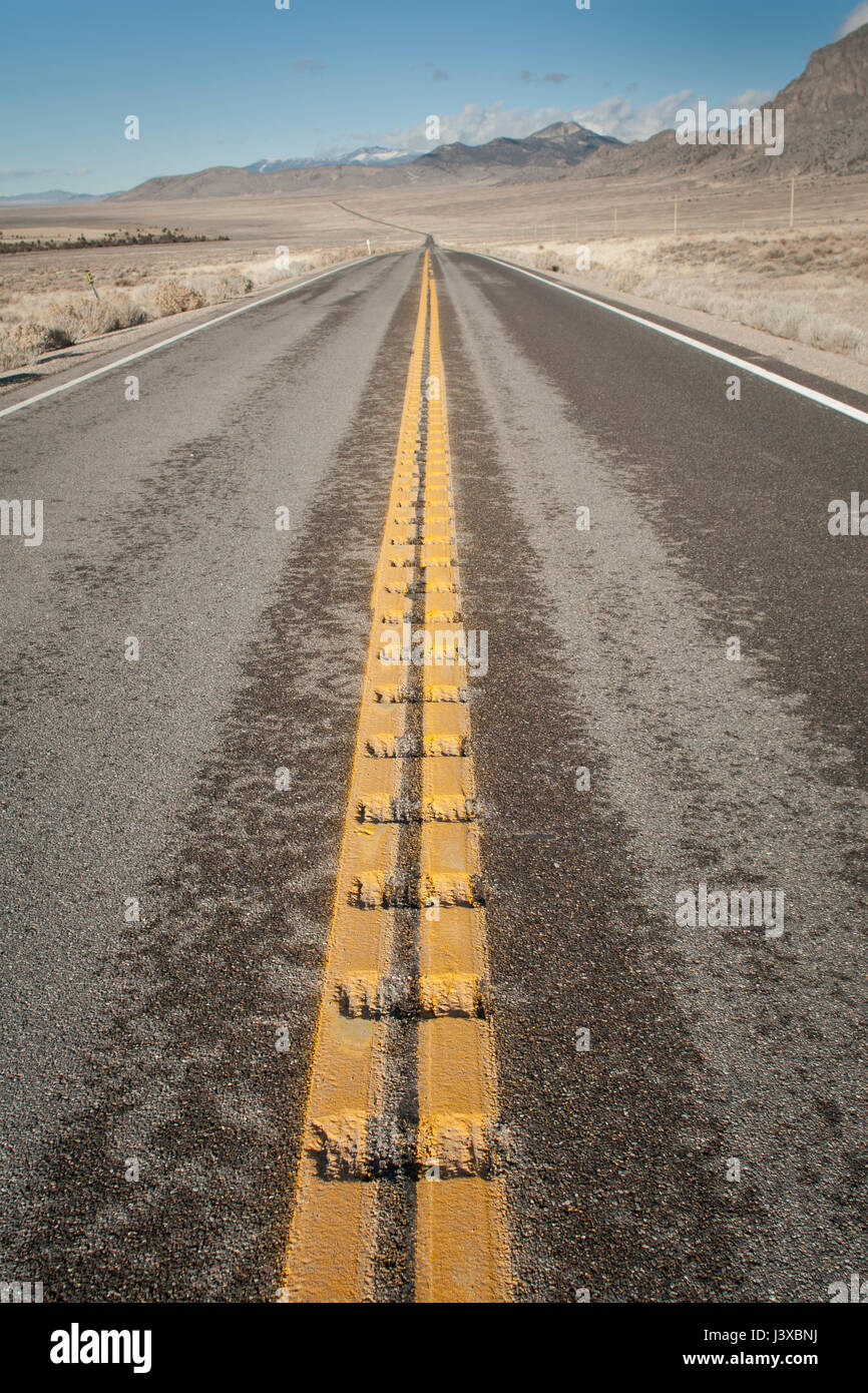 Weite Straße keine Fahrzeuge. Nevada, USA. Stockfoto