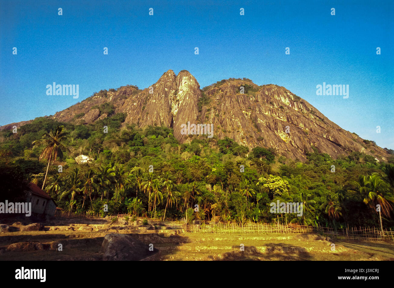 Gunung Parang (Mount Parang), ein Andesit-Berg aus vulkanischem Gestein in West-Java, Indonesien. Stockfoto