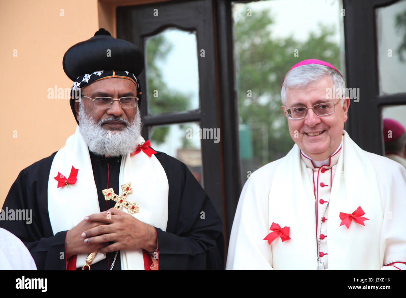 HE die meisten Pastorin Dr. Jacob Mar Barnabas mit er die meisten Pfr. Giambattista DIQUATTRO, (Apostolische Nuntiatur nach Indien), (Foto Copyright © Saji Maramon) Stockfoto