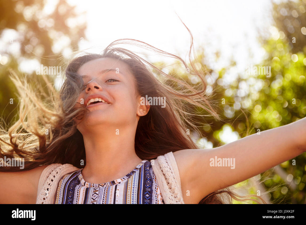 Teenager-Mädchen genießen die Brise Stockfoto
