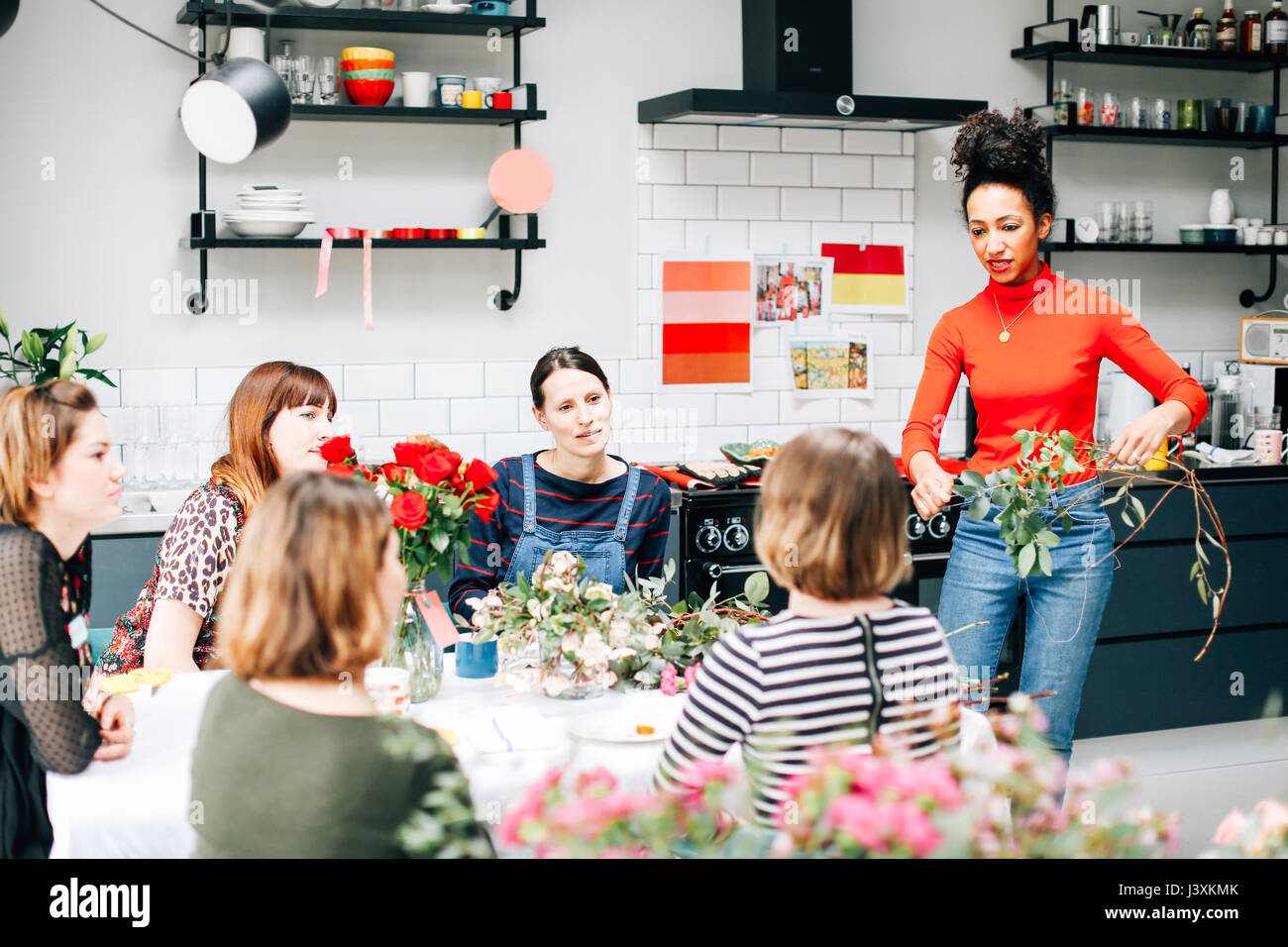 Florist Studenten in blumenarrangierens Workshop Stockfoto