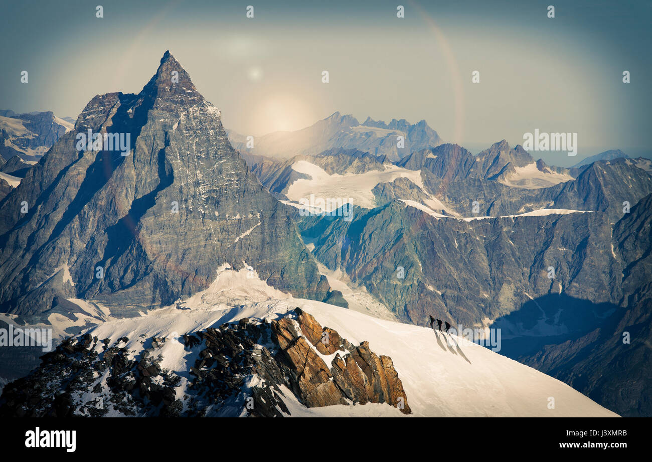 Kletterer auf schneebedeckten Berg, Matterhorn, Zermatt, Schweiz Stockfoto