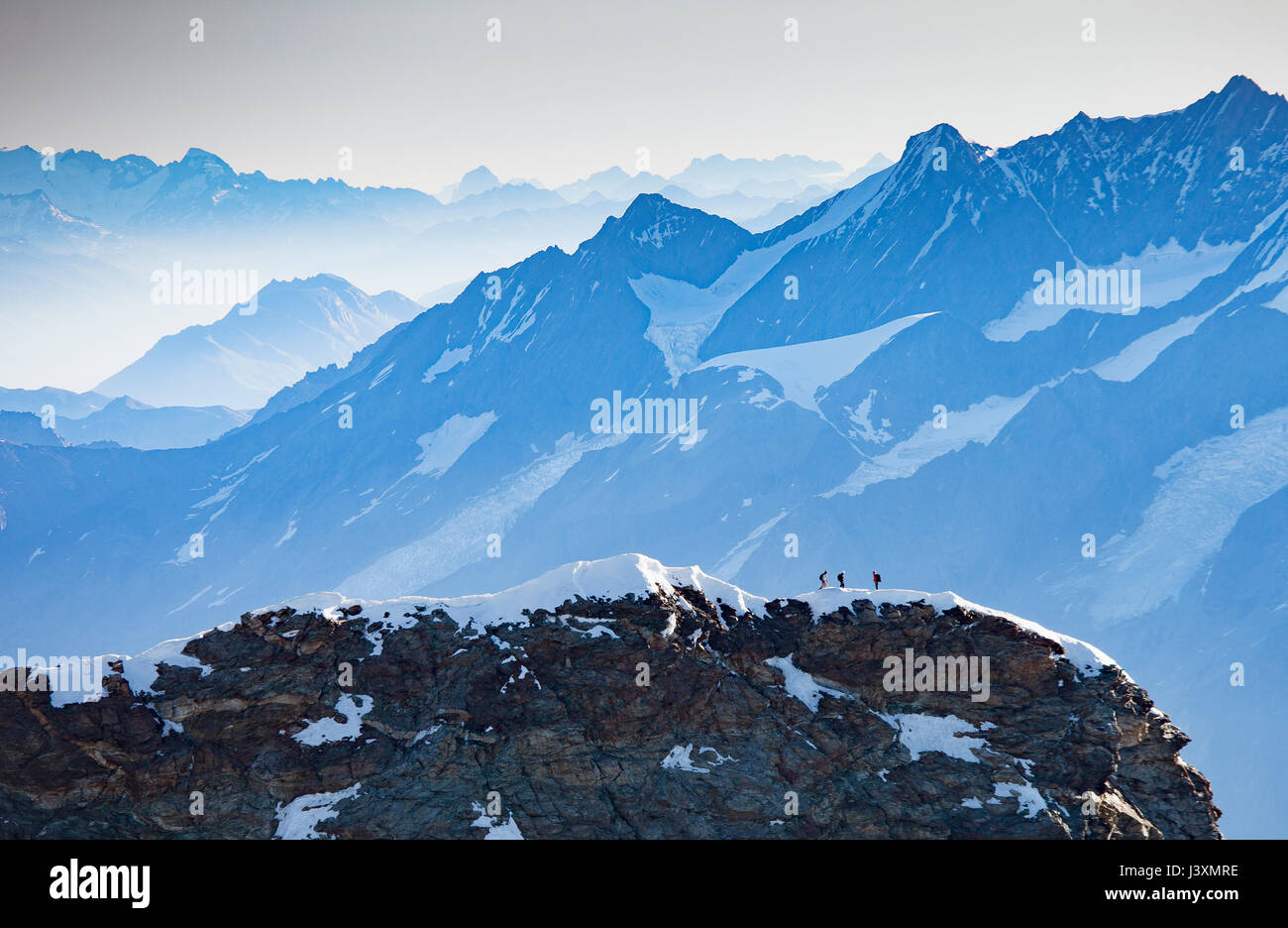 Schneebedeckte Berggipfel, Monte Rosa Piemont, Italien Stockfoto
