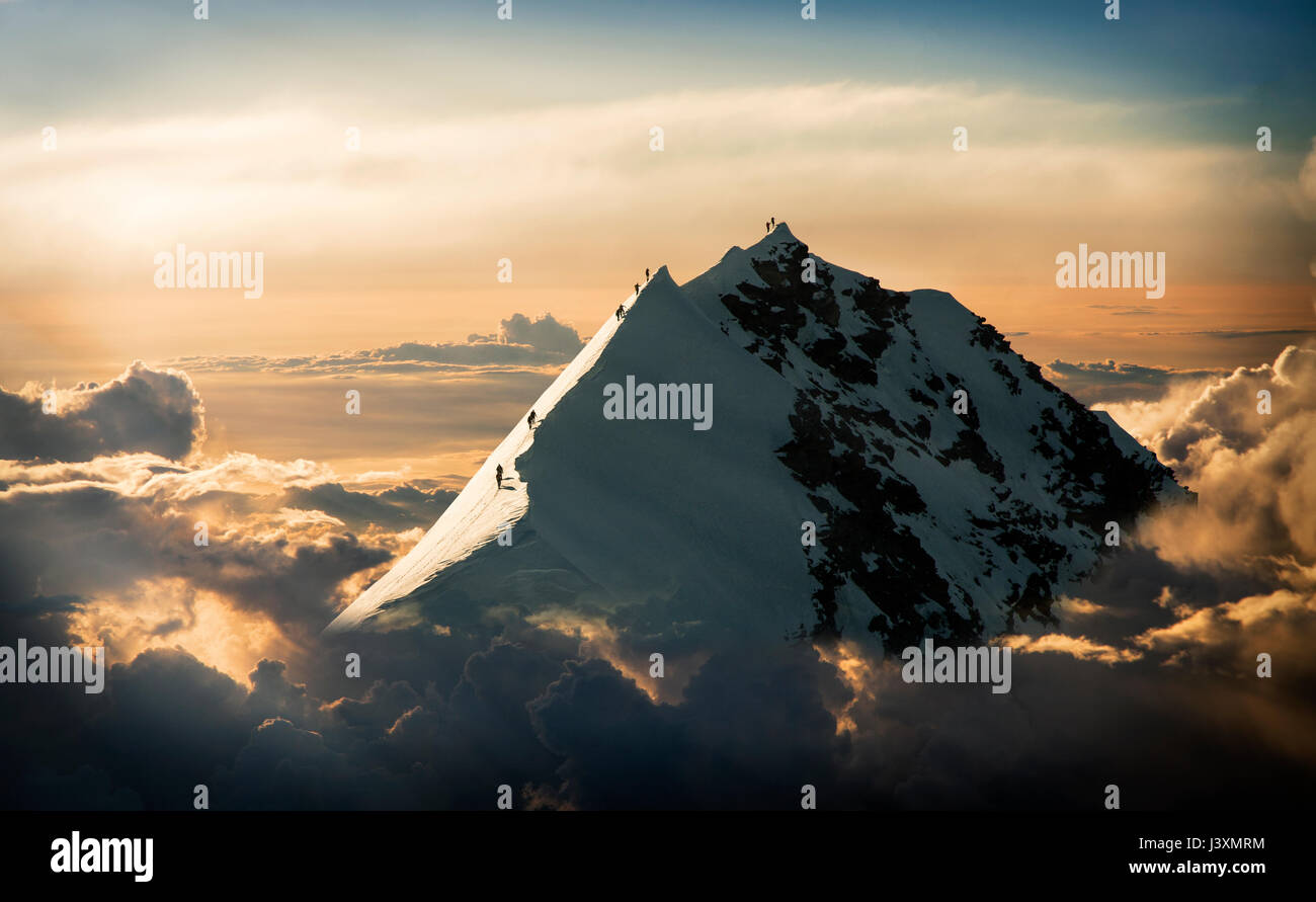 Schneebedeckte Berggipfel, Monte Rosa Piemont, Italien Stockfoto