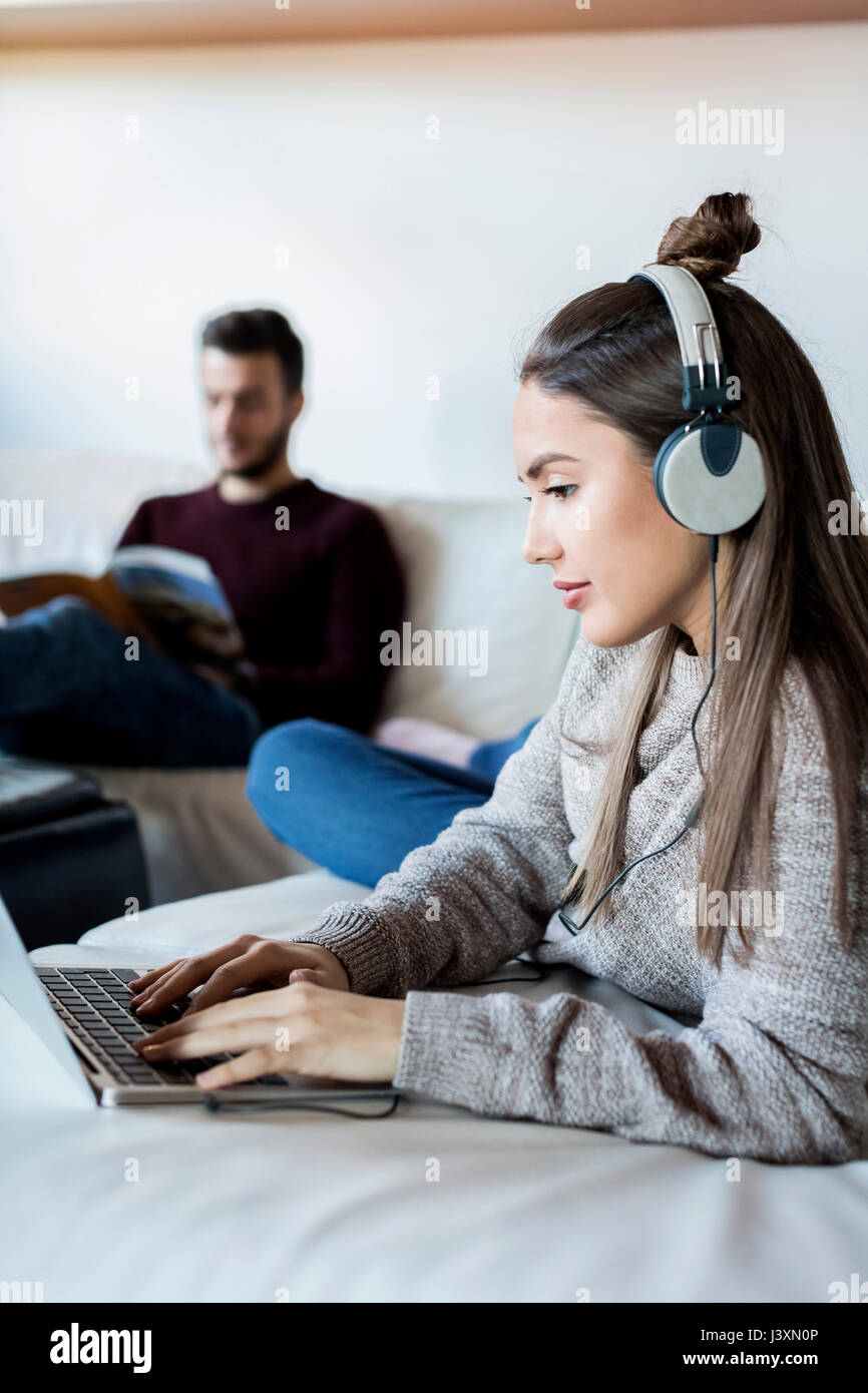 Computer verwenden zu Hause Stockfoto