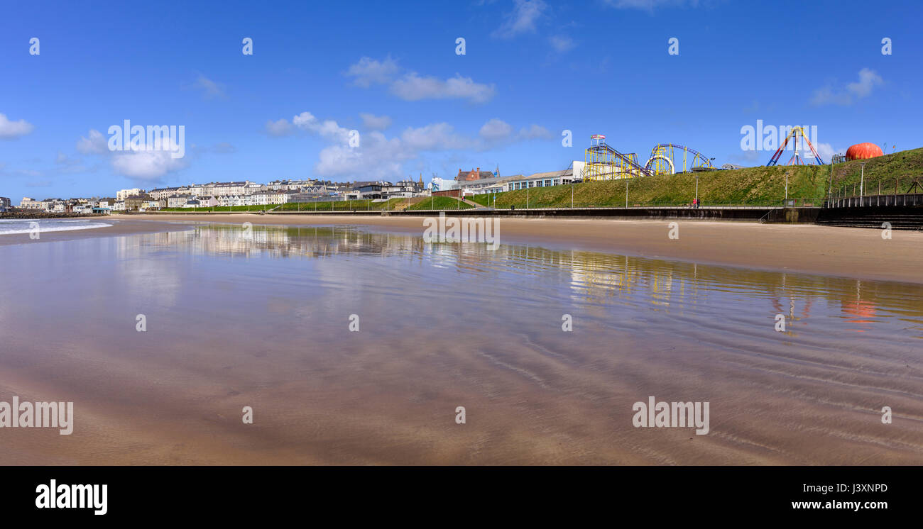 Portrush Strand West Strand unter Barrys Amusment park Stockfoto