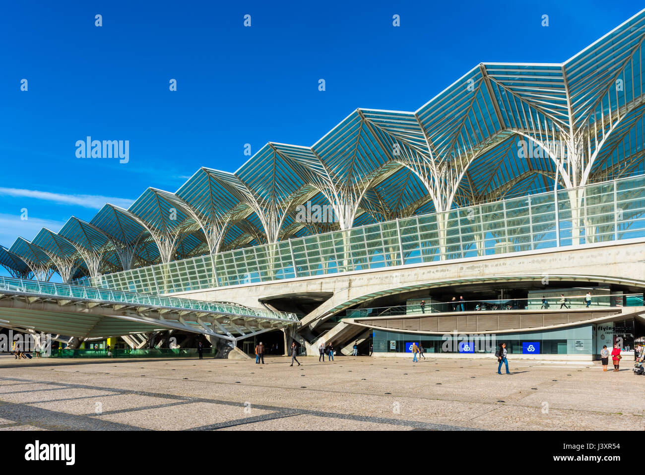 Bahnhof Oriente in Lissabon, Portugal. Die Station wurde vom spanischen Architekten Santiago Calatrava entworfen und 1998 eröffnet Stockfoto