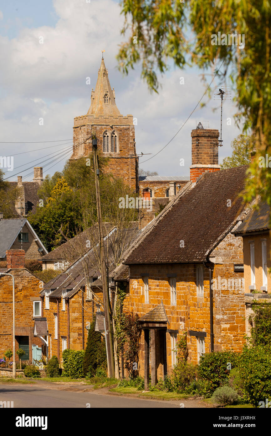 Ansicht der Rutland Dorf Lyddington mit seiner Pfarrkirche