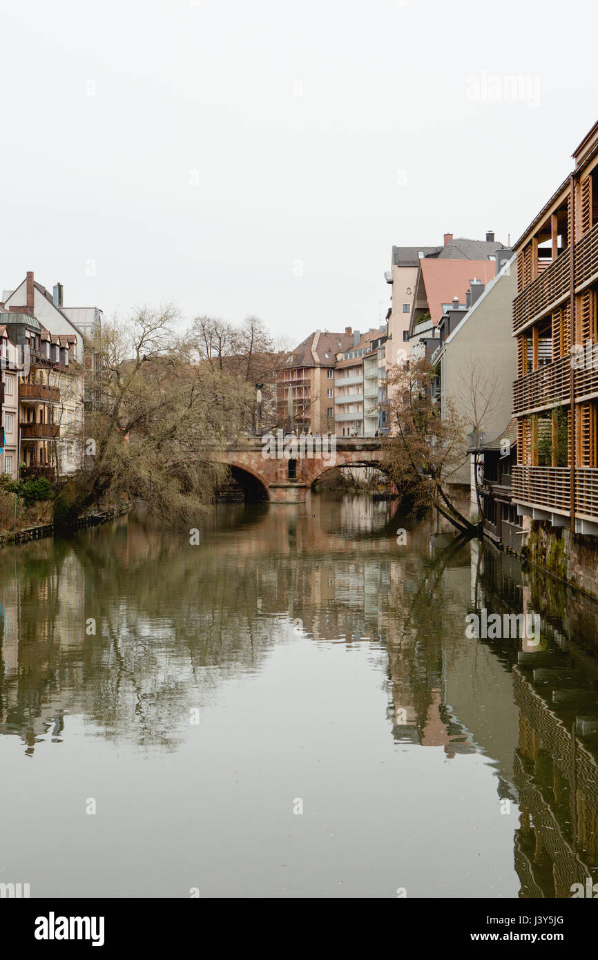 Historische Gebäude mit Blick auf die Pegnitz in Nürnberg Stockfoto