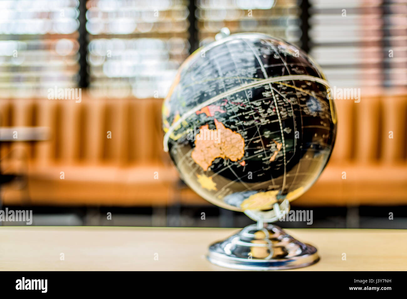 Globus auf Tisch Stockfoto