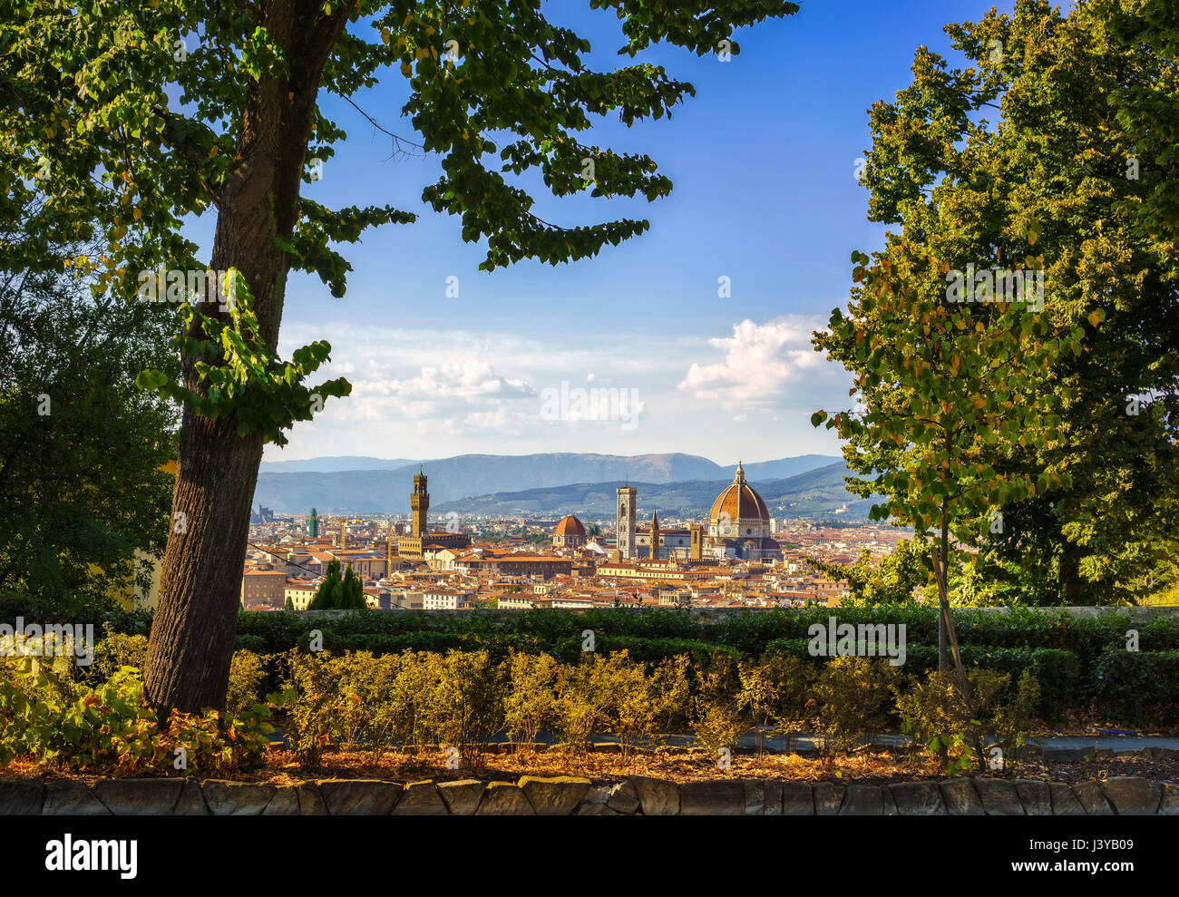 Florenz oder Firenze Sonnenuntergang Luftaufnahme Stadtbild und öffentlichen Garten. Palazzo Vecchio und Dom. Toskana, Italien Stockfoto