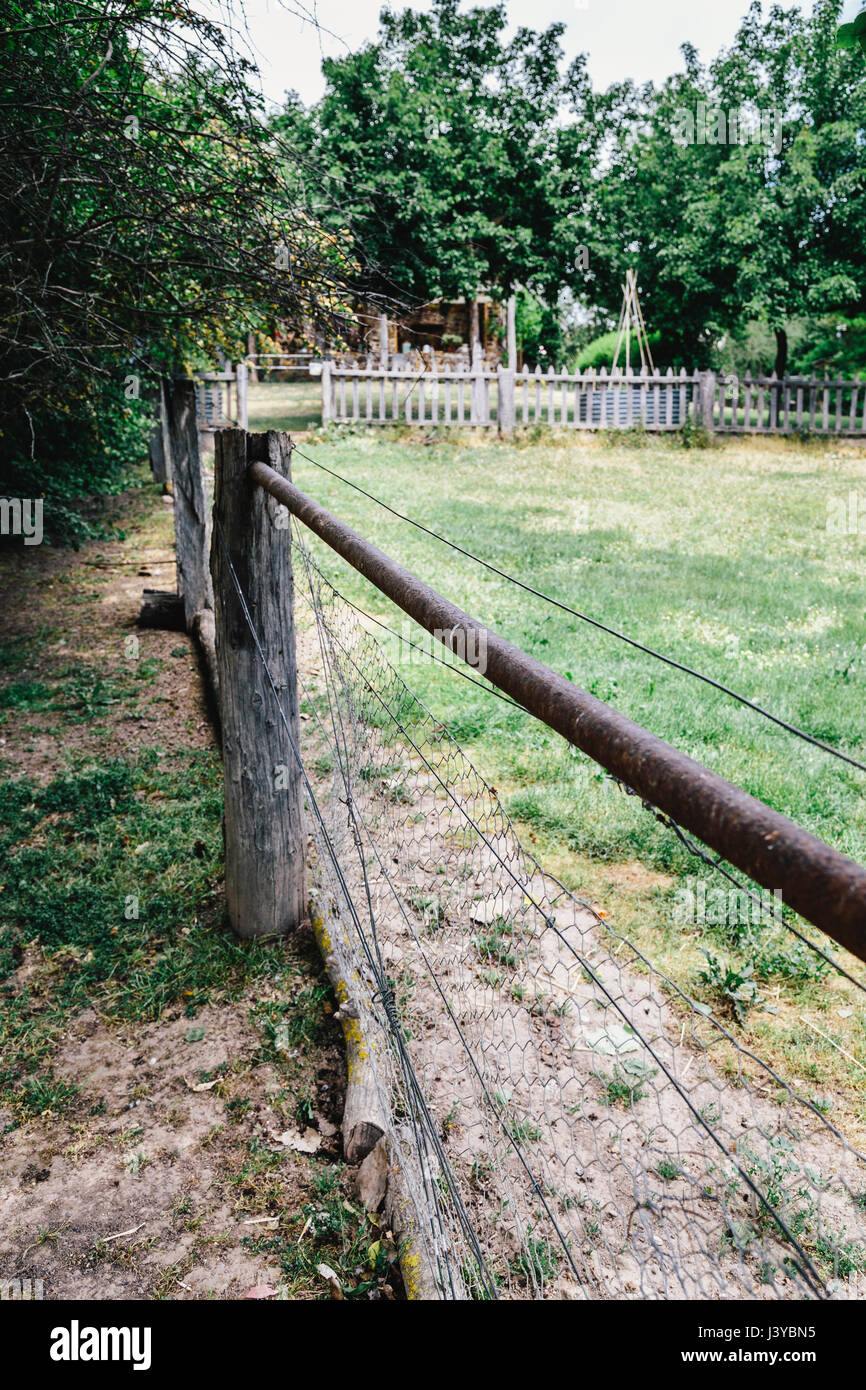 Rustikalen Bauernhof Fechten Stockfoto