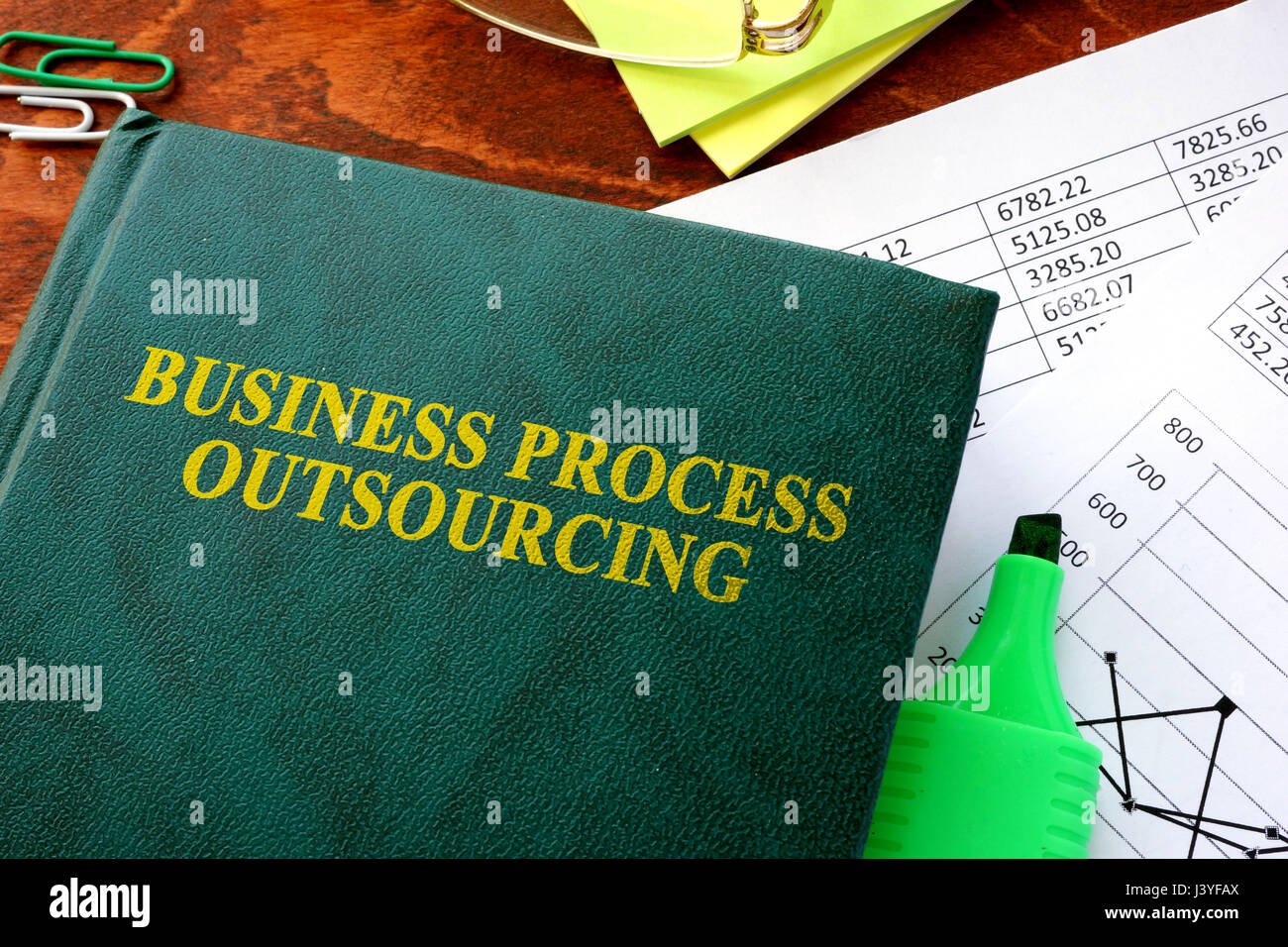Buchen Sie mit Titel Business Process Outsourcing, BPO. Stockfoto