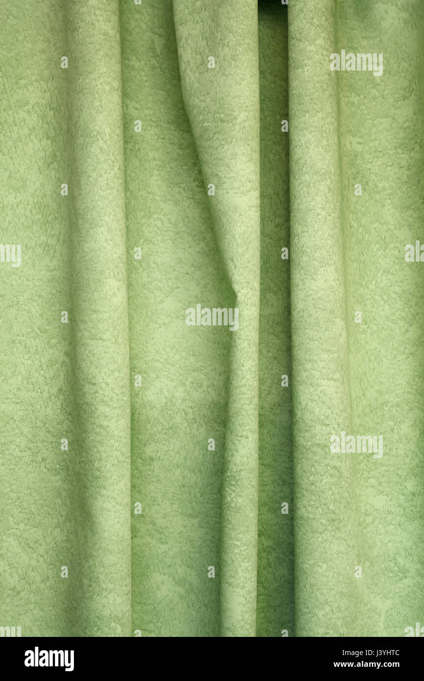 Schwere leichte grüne plissierten Filz Textil Vorhang Hintergrund mit Türumrahmung Tuch Falten, Seitenansicht hautnah Stockfoto