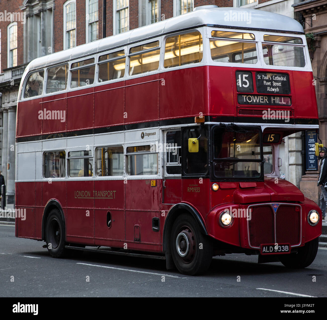 Nummer 15 bus london doppeldecker -Fotos und -Bildmaterial in hoher ...