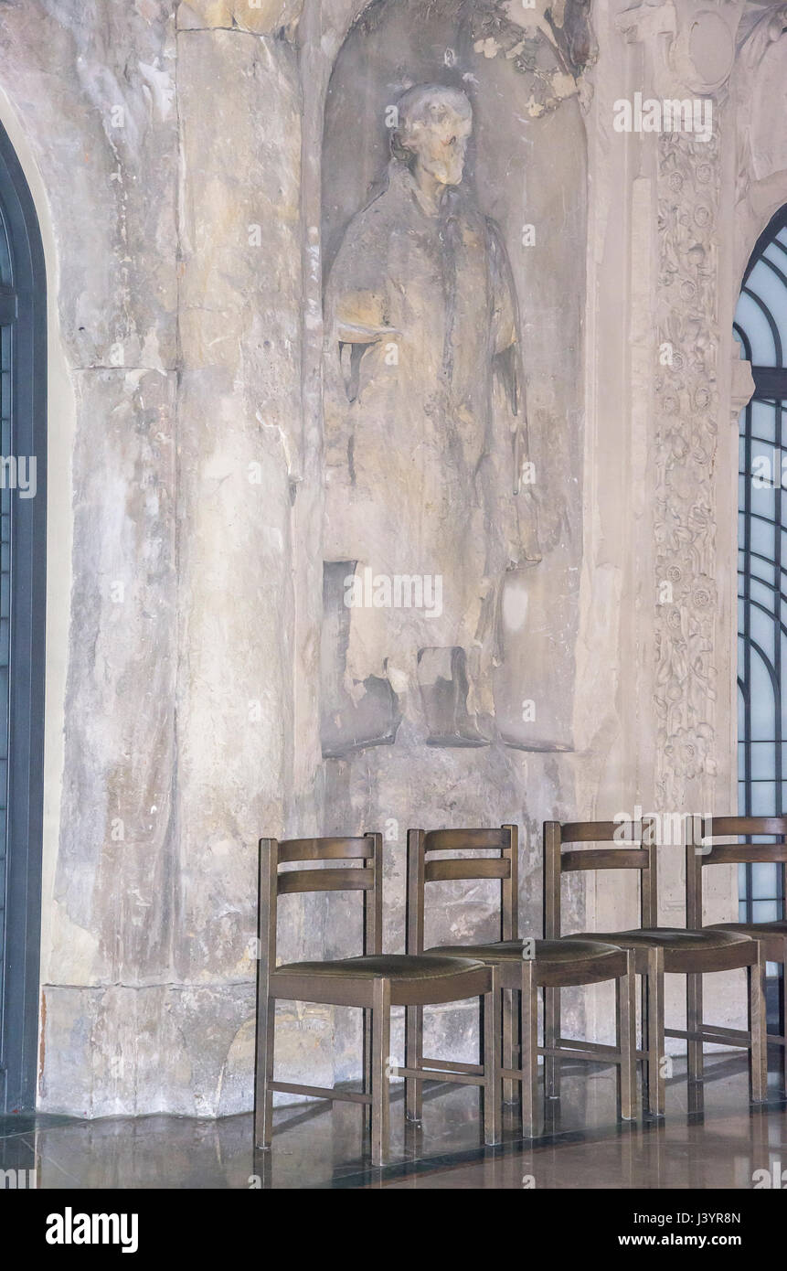 Skulptur von Philipp Melanchthon Deutschland Bildhauers Ernst Paul in das Heiligtum der Kreuzkirche Kirche in Dresden, Sachsen, Deutschland. Stockfoto