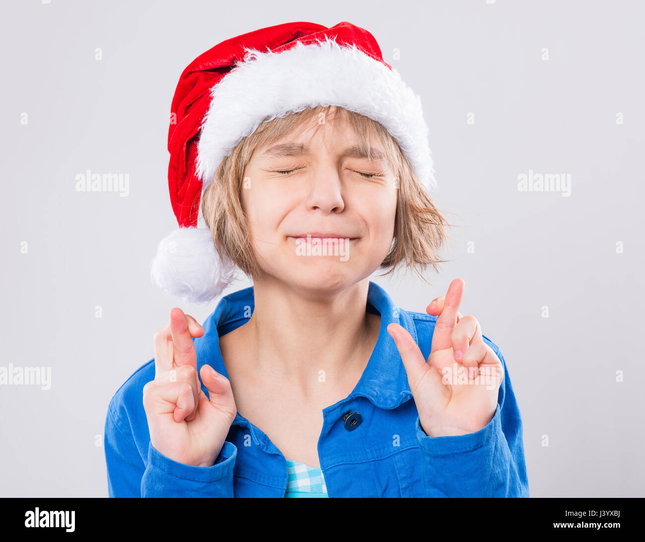 Kleines Mädchen mit Weihnachtsmütze Stockfoto